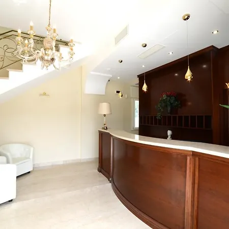 Grand Royal מלון פומפיי