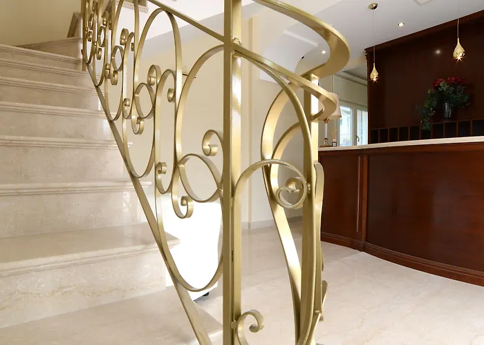 Отель Grand Royal 4*