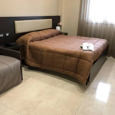 فندق Grand Royal